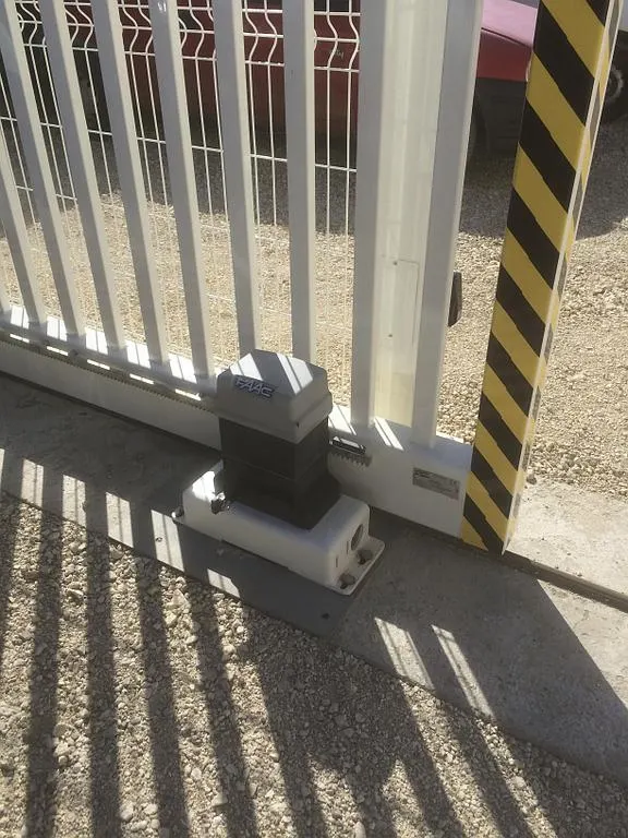 Moteur de portail coulissant