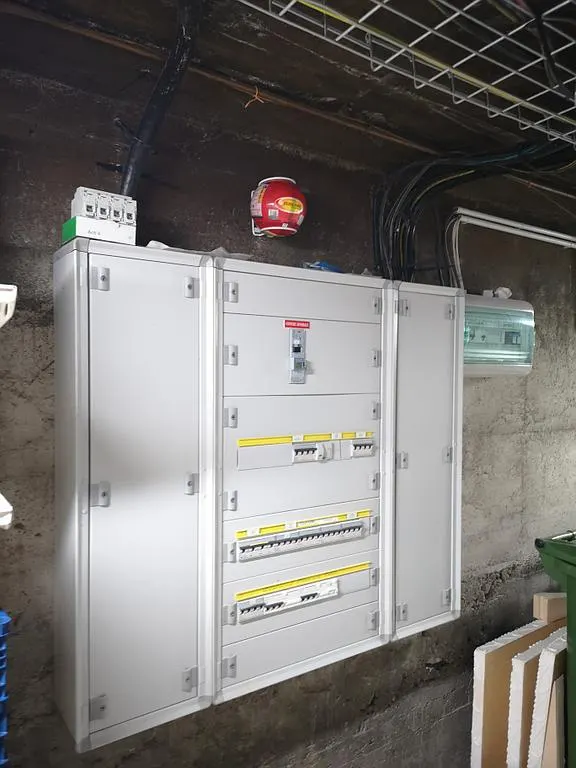 Armoire électrique dans un local professionnel