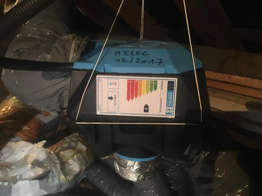 VMC installée dans des combles avec ses gaines