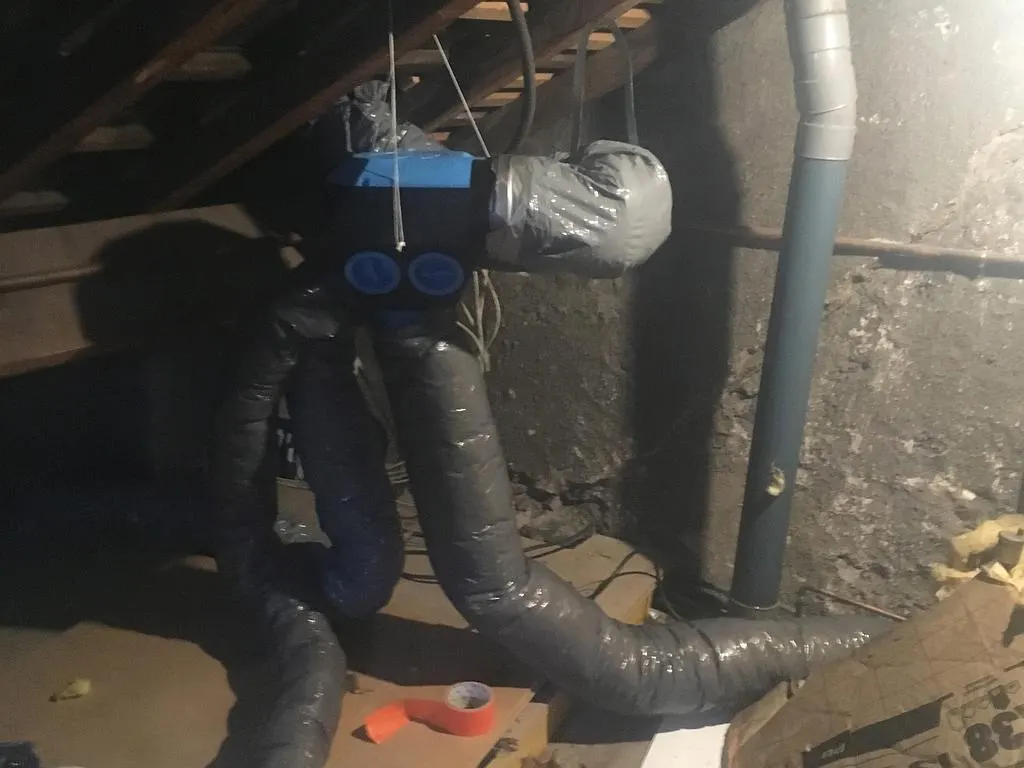 Gaines de ventilation dans des combles